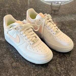 Nike Air Force 1 in White and Soft Peach